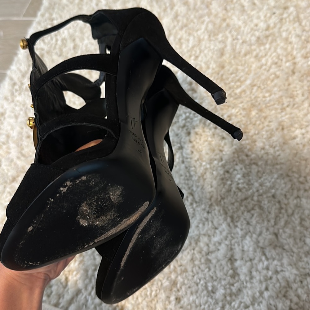 Giuseppe Zanotti Black and Gold Embellished Cutout Sandals - Picture 6 of 7